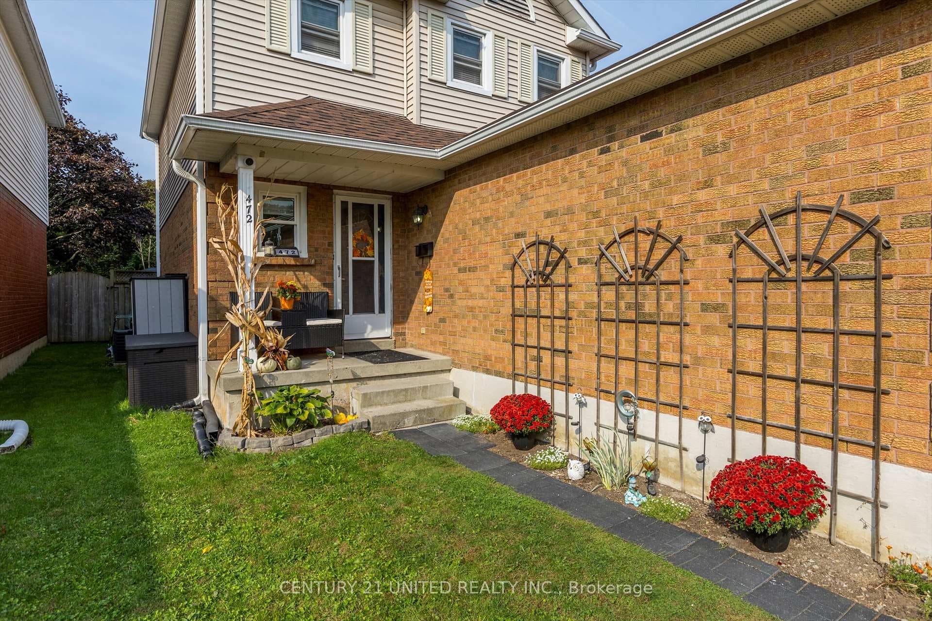 472 Burnham Manor Court photo 2