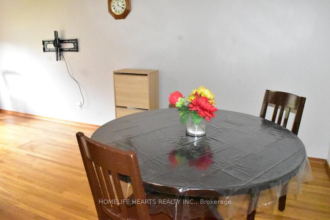 910 Sylvia Street photo 15