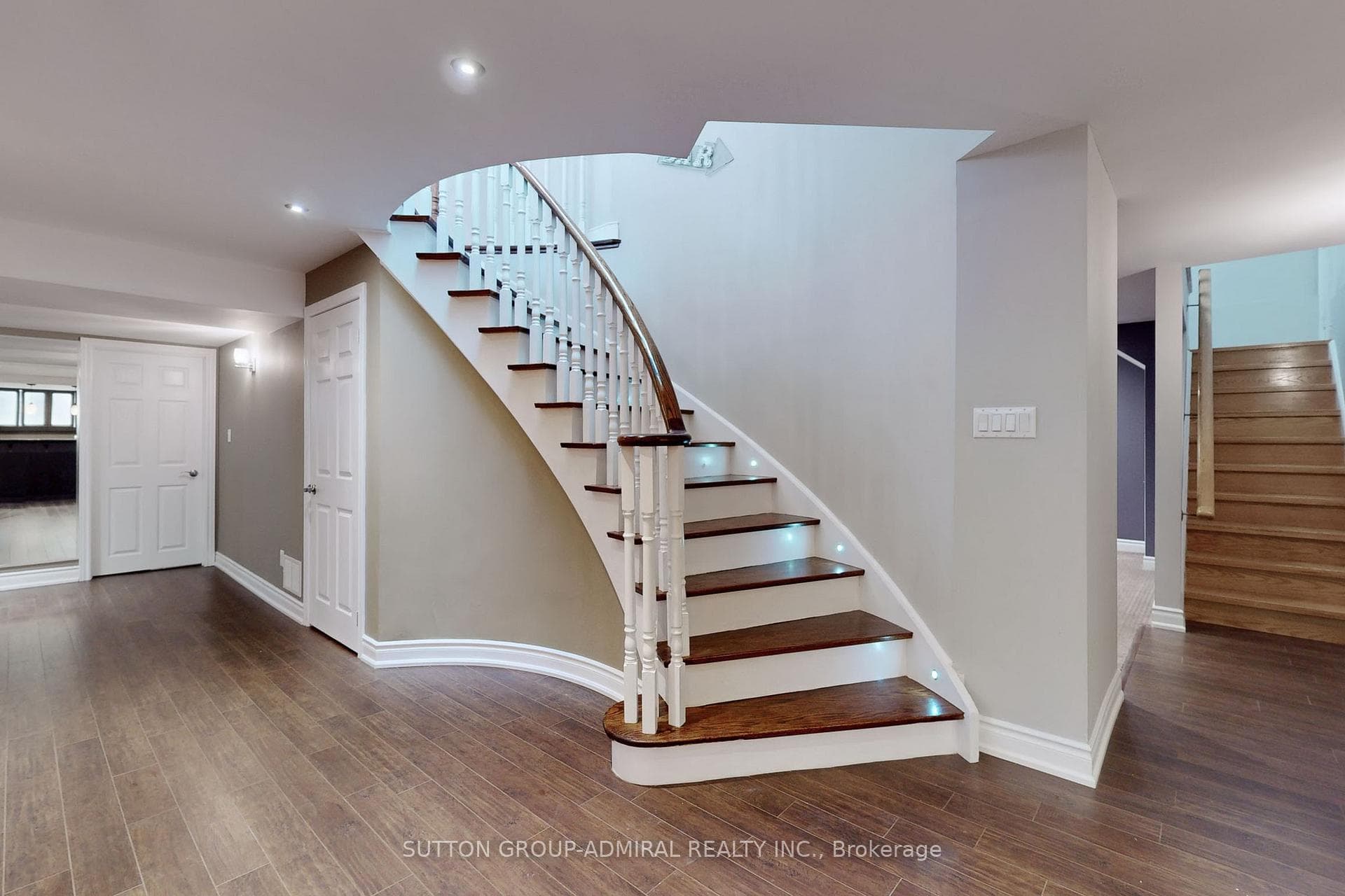 15 Delevan Court photo 32