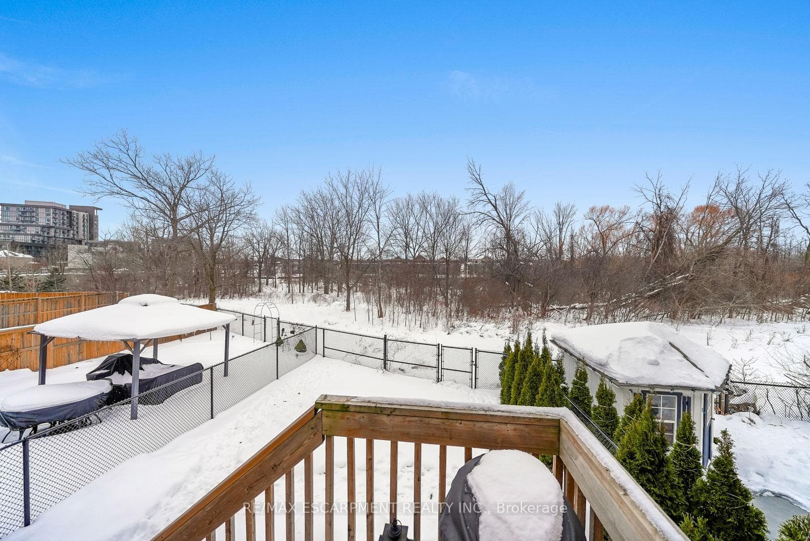 Backing onto gorgeous greenspace