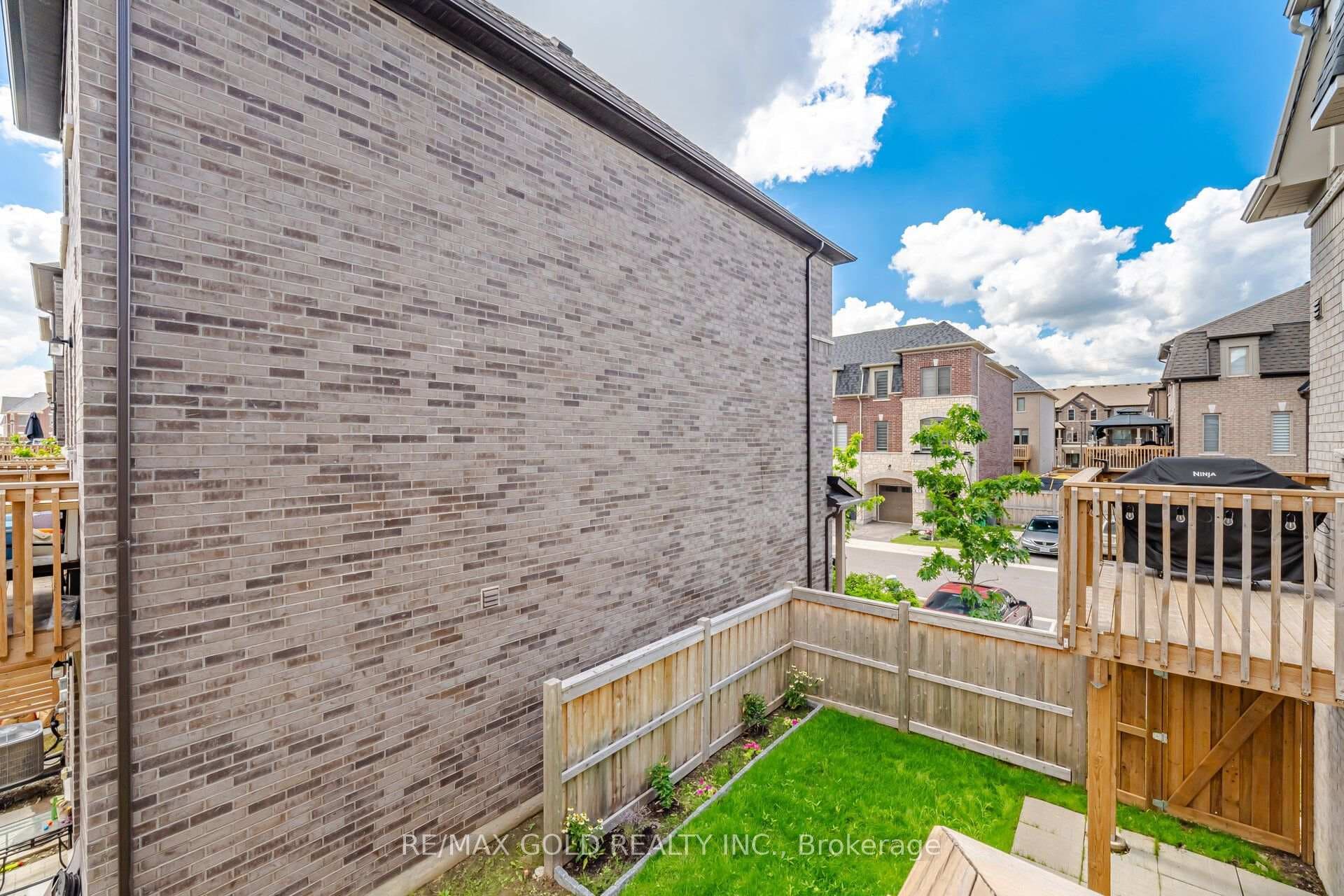 9 Arcola Street photo 12