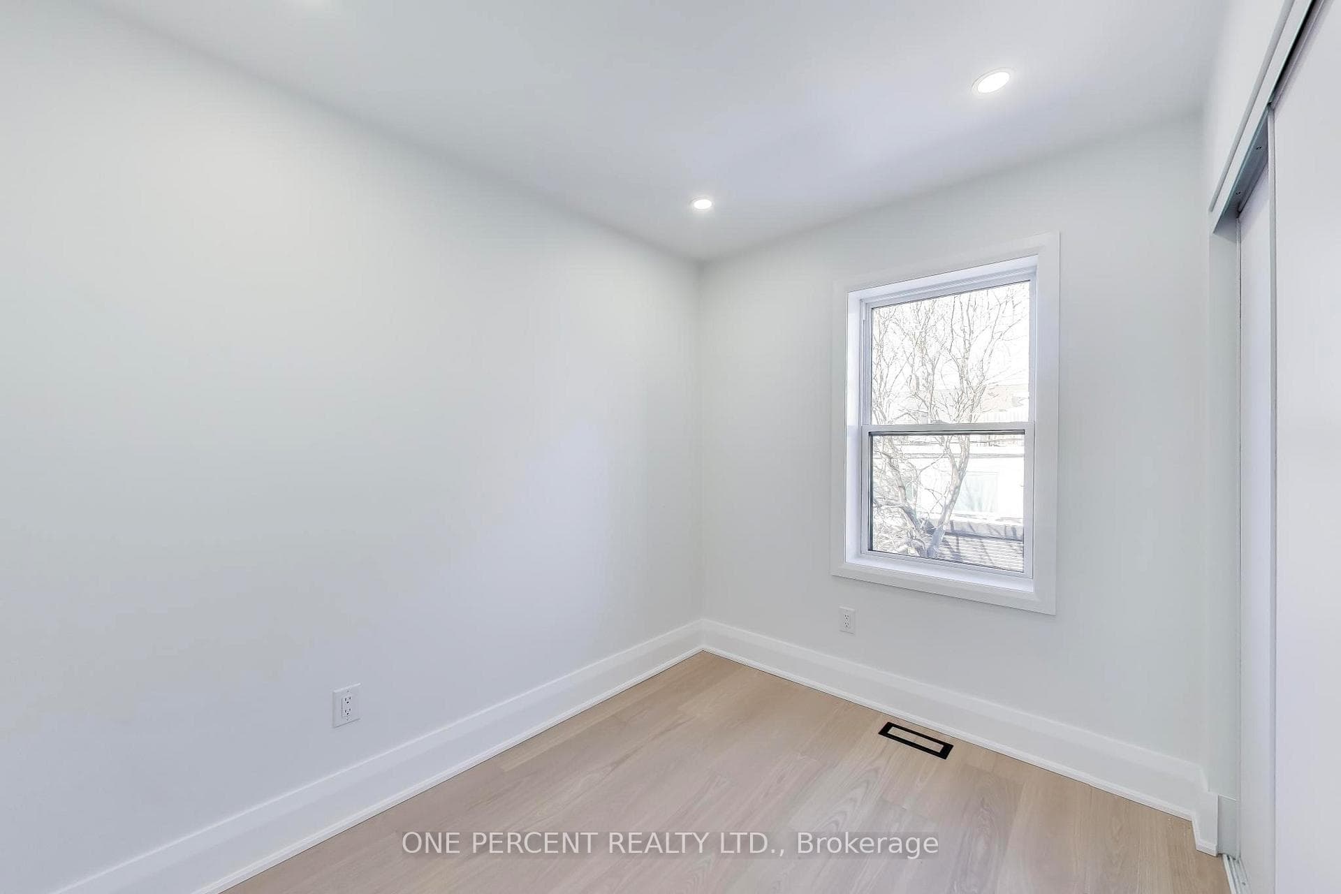 756 Richmond Street photo 17