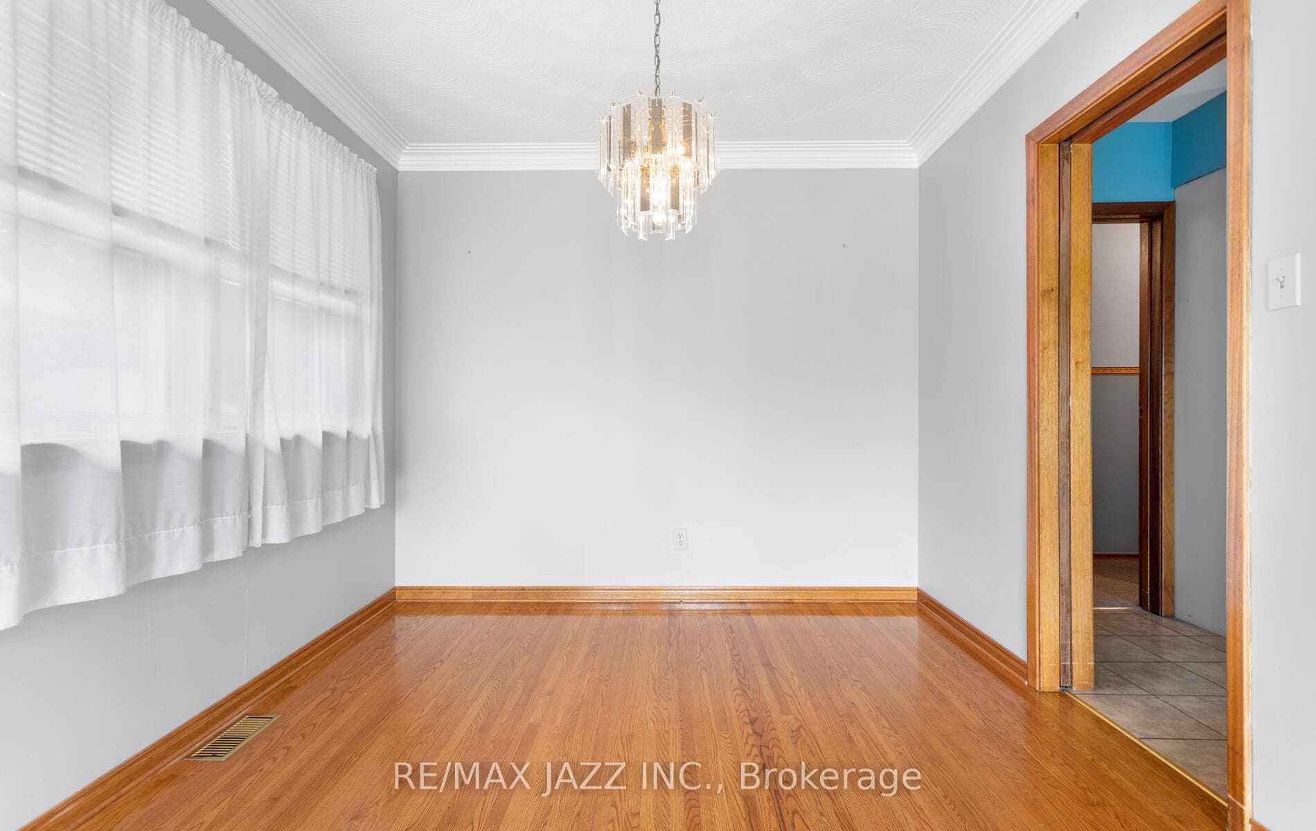 493 Crerar Avenue photo 11