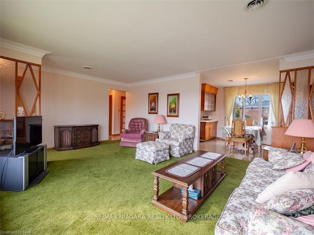 14 BROCK Street photo 6