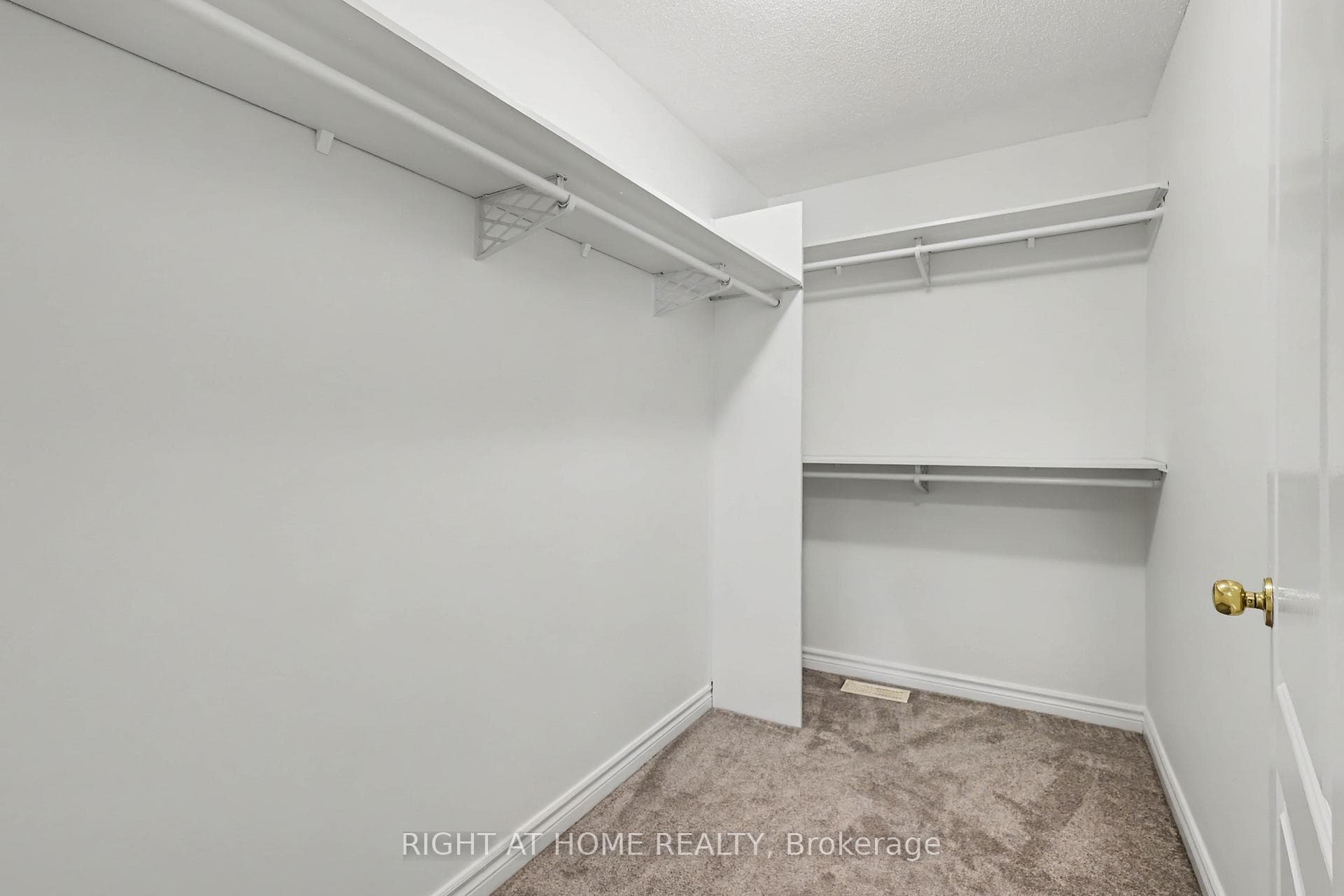 54 Fieldcrest Avenue photo 19