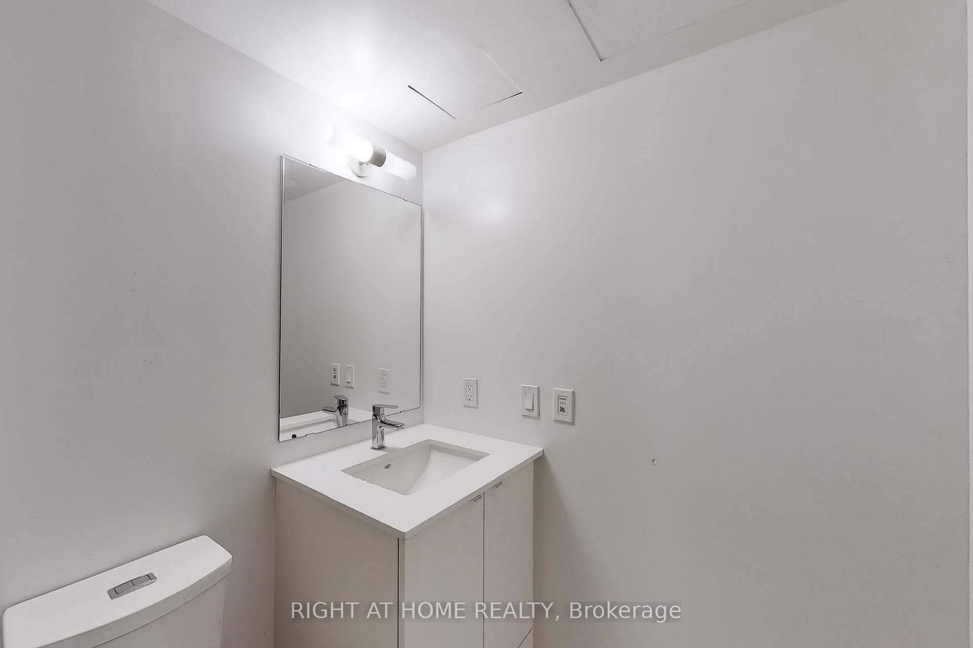 1461 Lawrence Avenue Unit 1303 photo 18