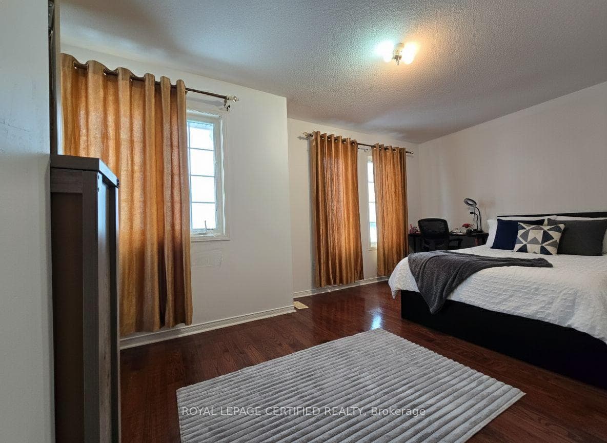 32 Old Oak Lane photo 14