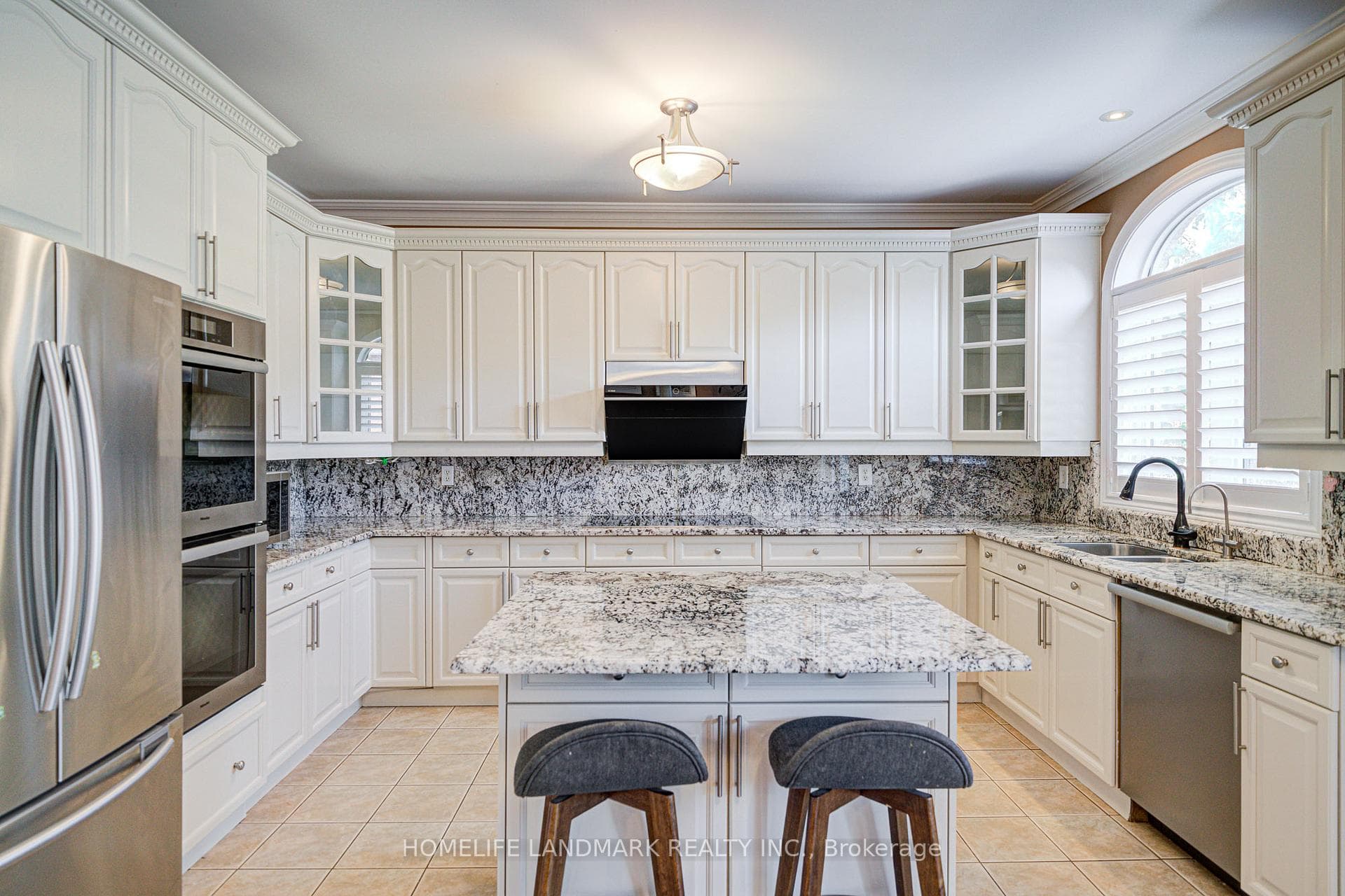 1388 Pinery Crescent photo 18