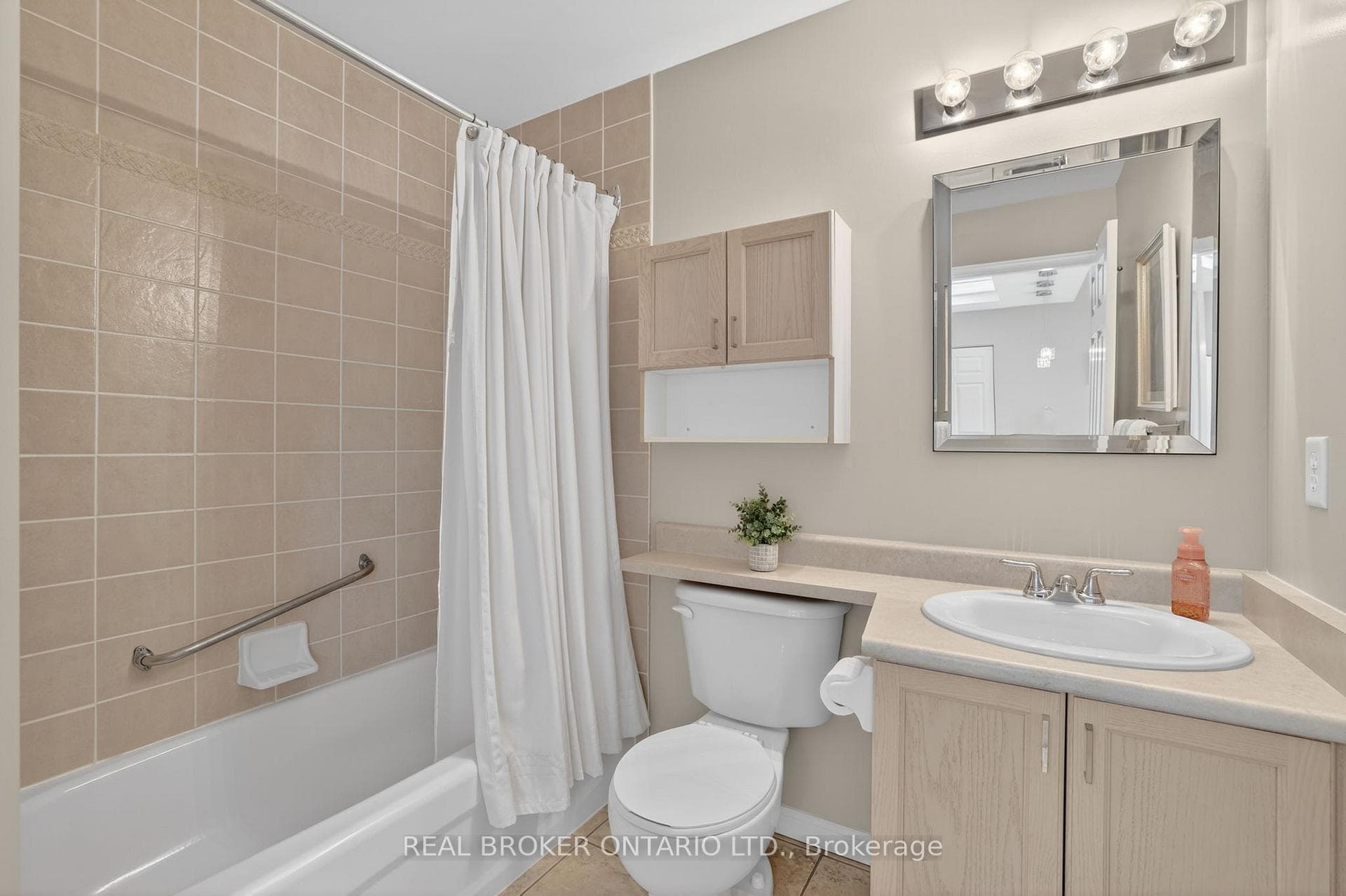 Main 4 Piece Bathroom