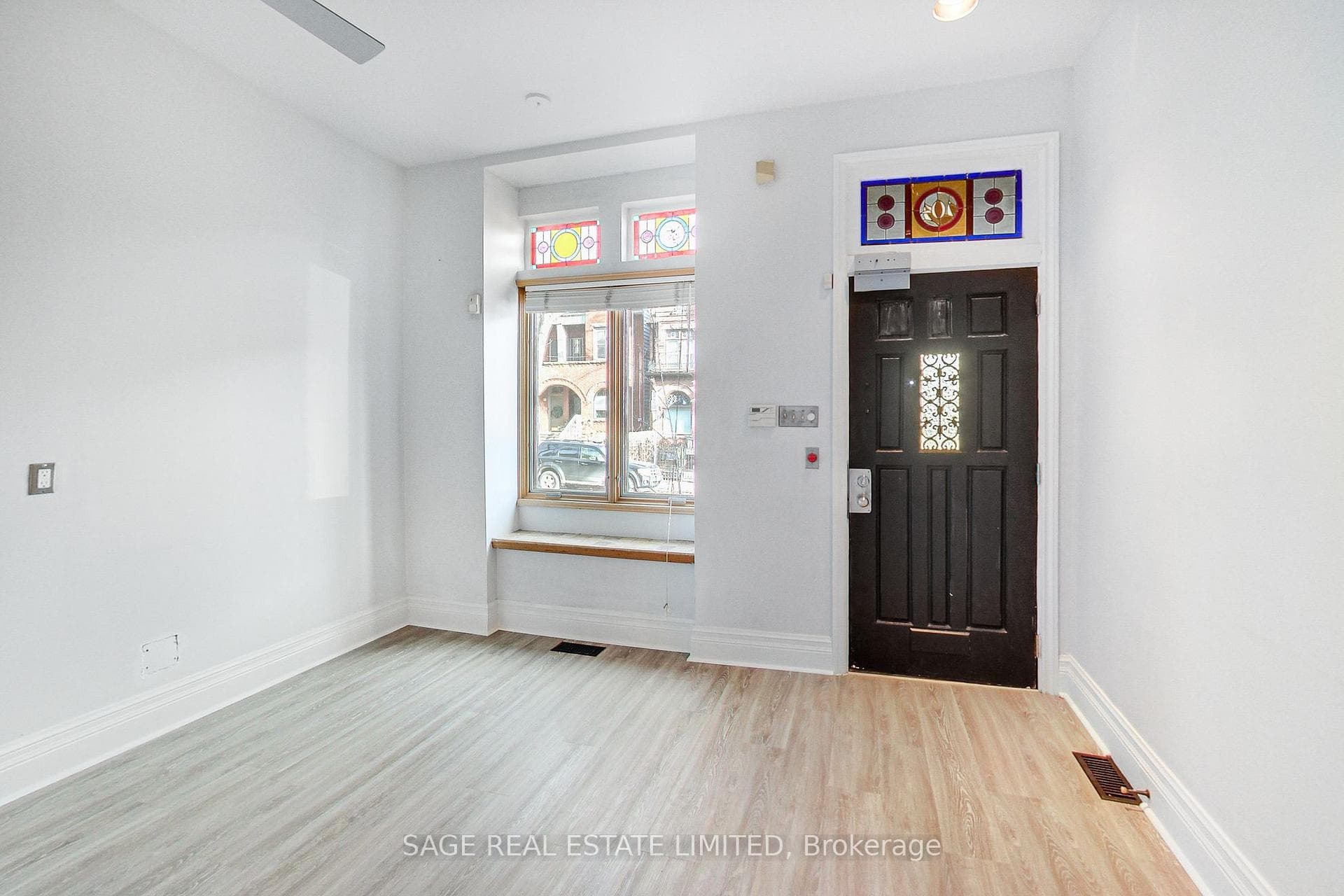 104 Sumach Street photo 4