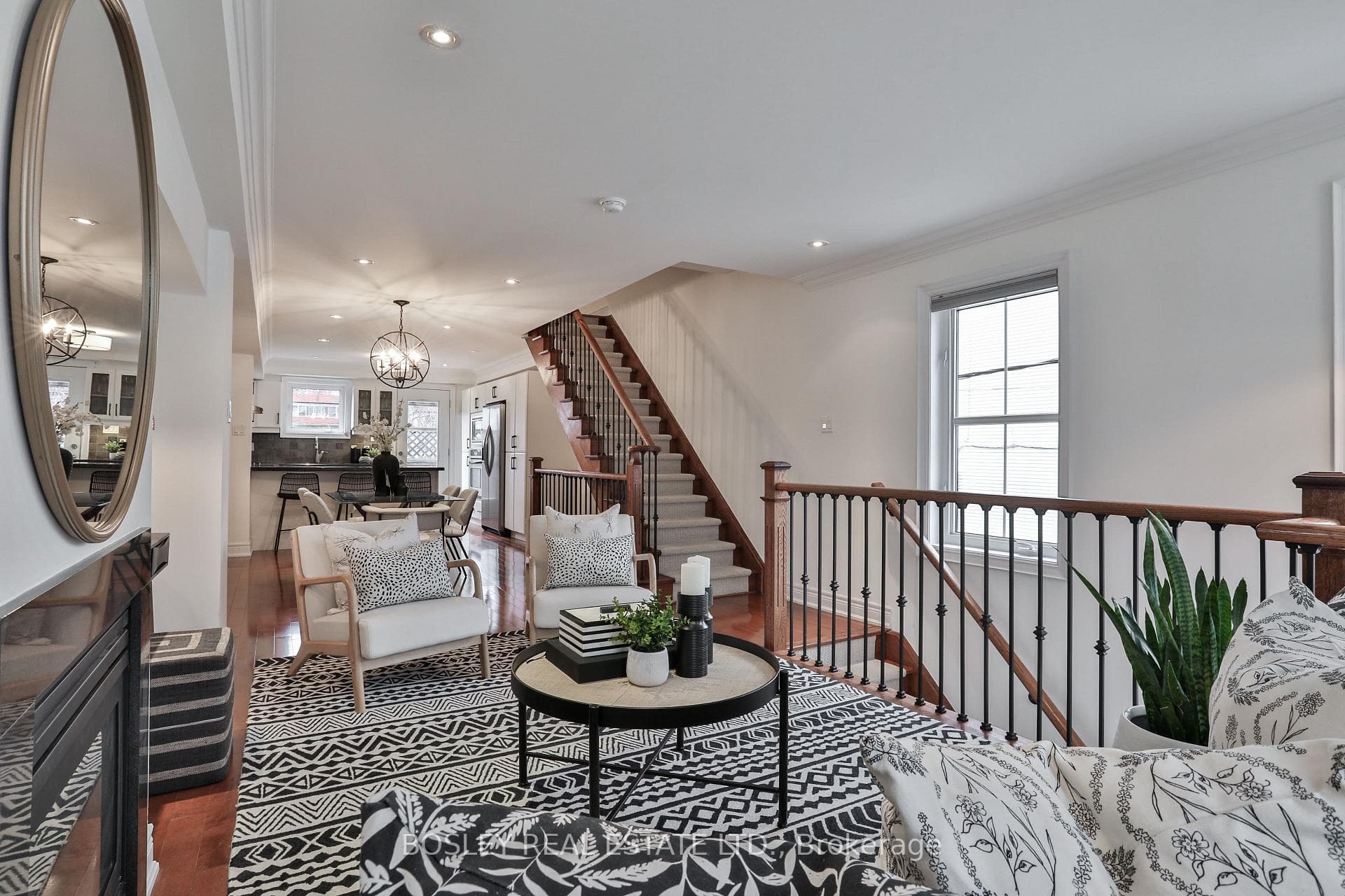 188 McCaul Street photo 2