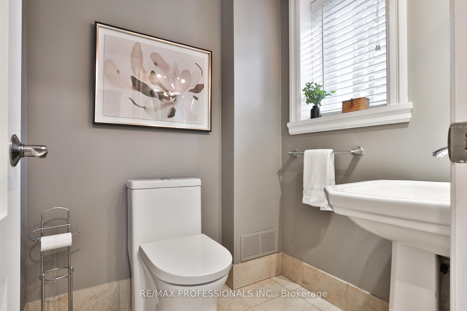 11 Cranleigh Court photo 37