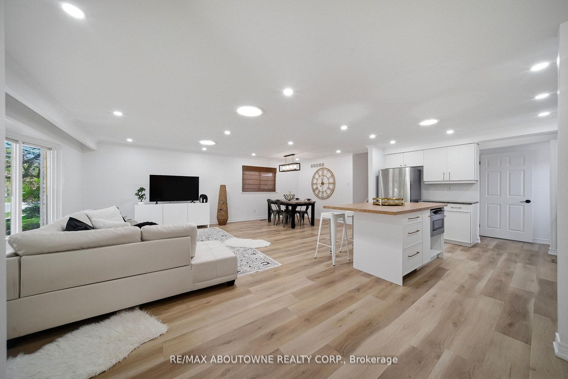 2306 Devon Road photo 5