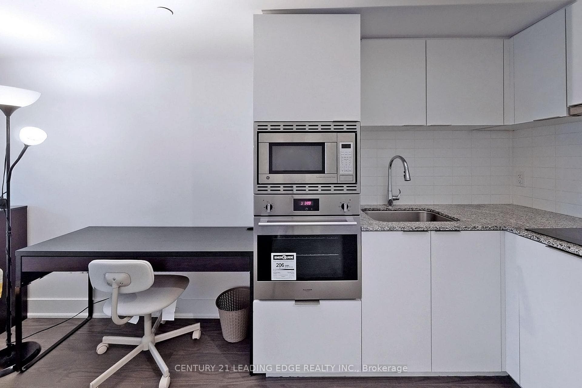 955 Bay Street Unit 2018 photo 5