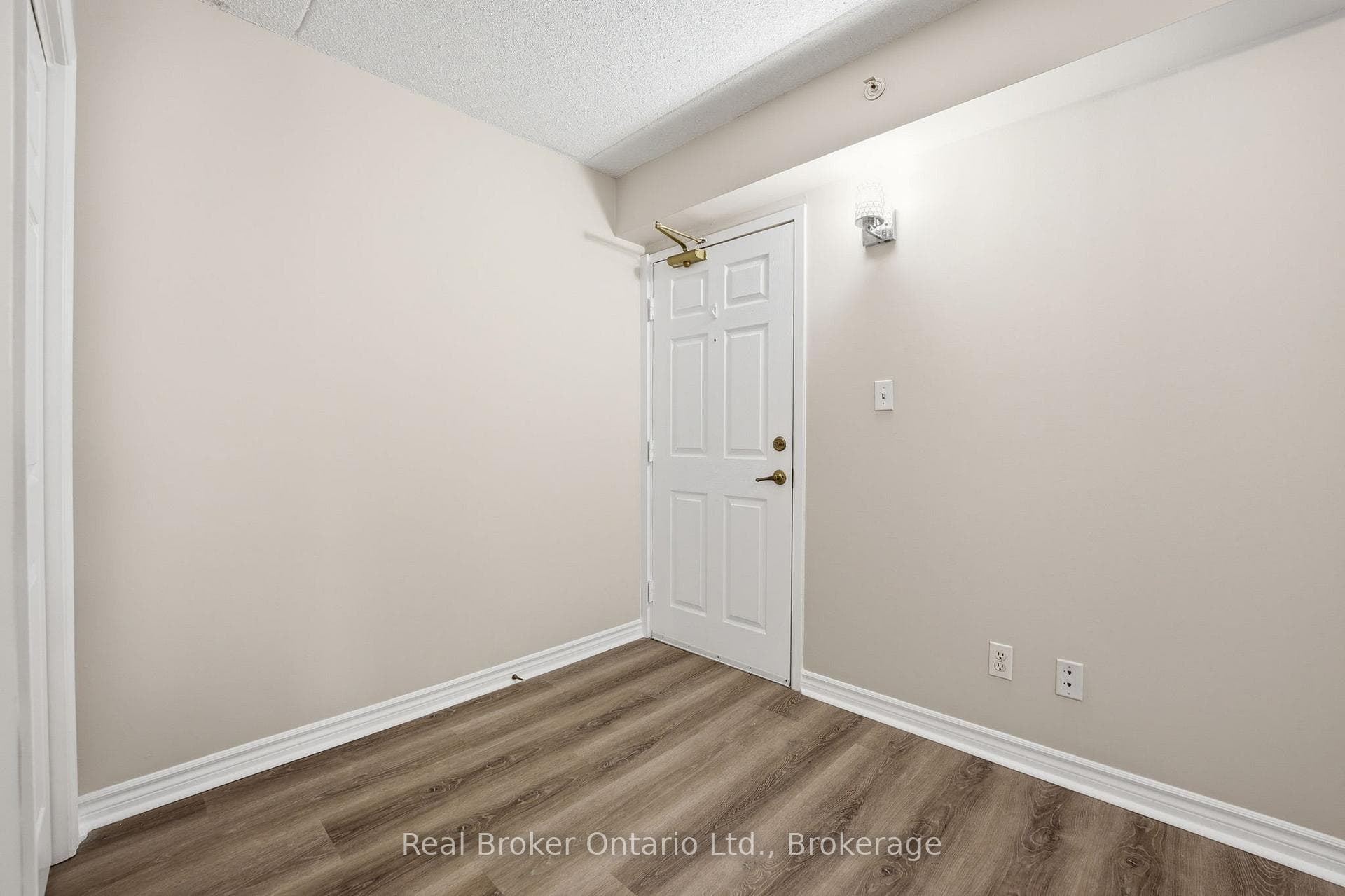 2065 Appleby Line Unit 205 photo 4