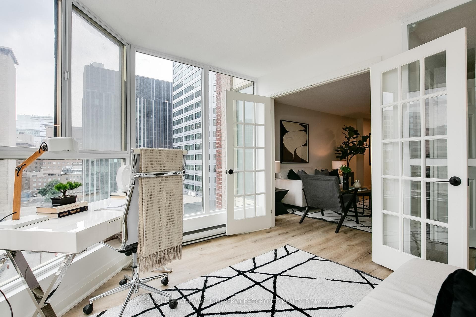 55 Centre Avenue Unit 906 photo 10