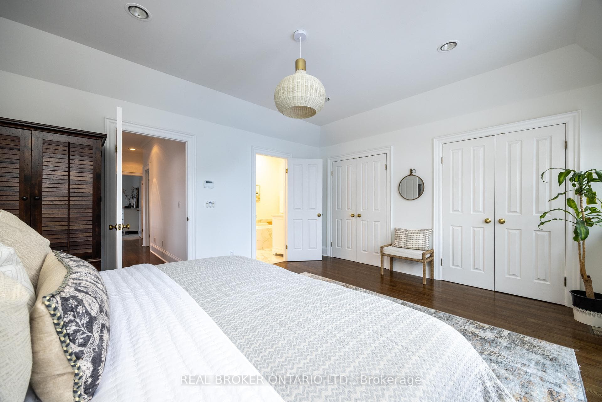 258 Douglas Avenue photo 16