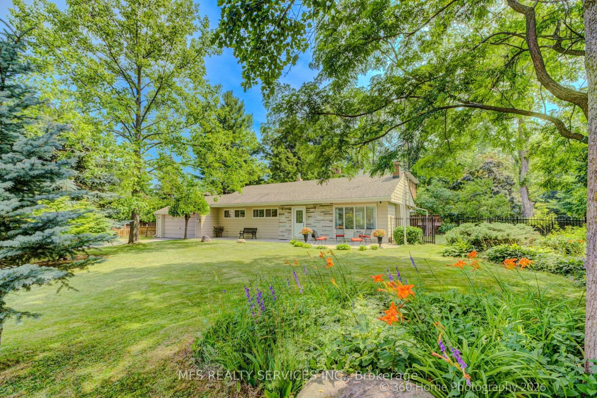 47 Deep Dene Drive photo 4