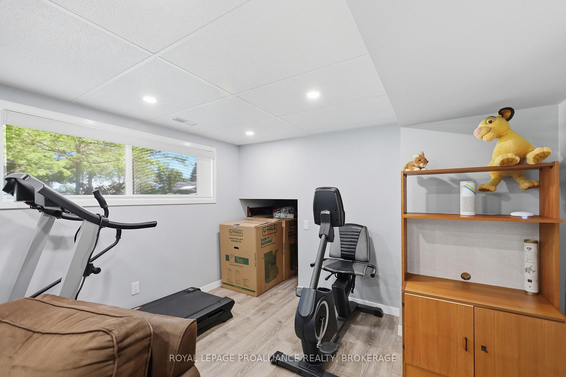 6 Byron Crescent photo 40