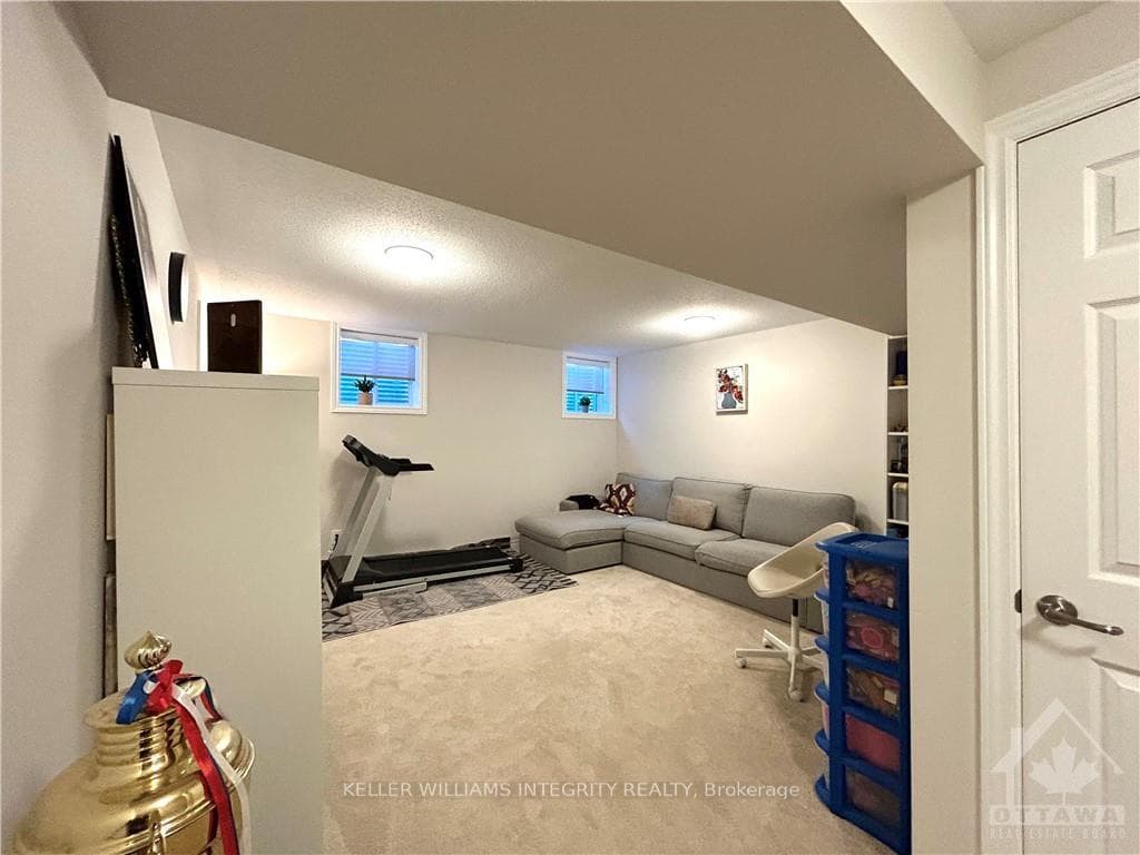 526 FLAGSTAFF Drive photo 23