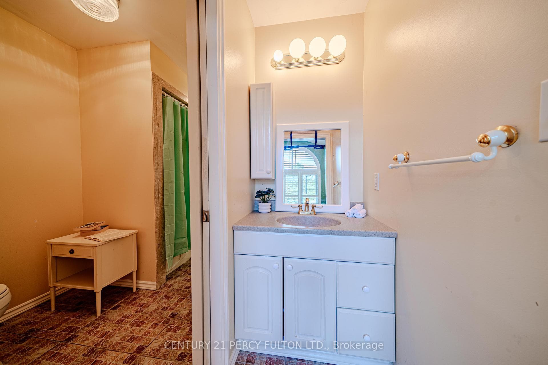 30 Willowgate Dr - washroom