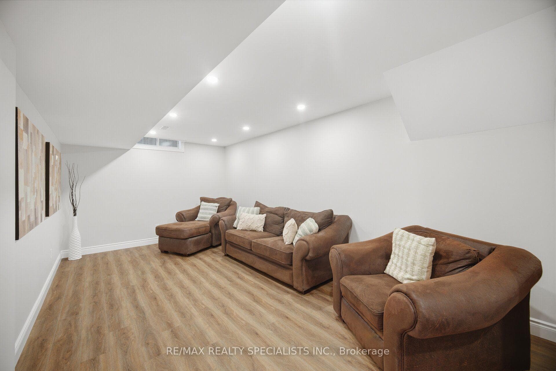 408 Flannery Drive photo 32