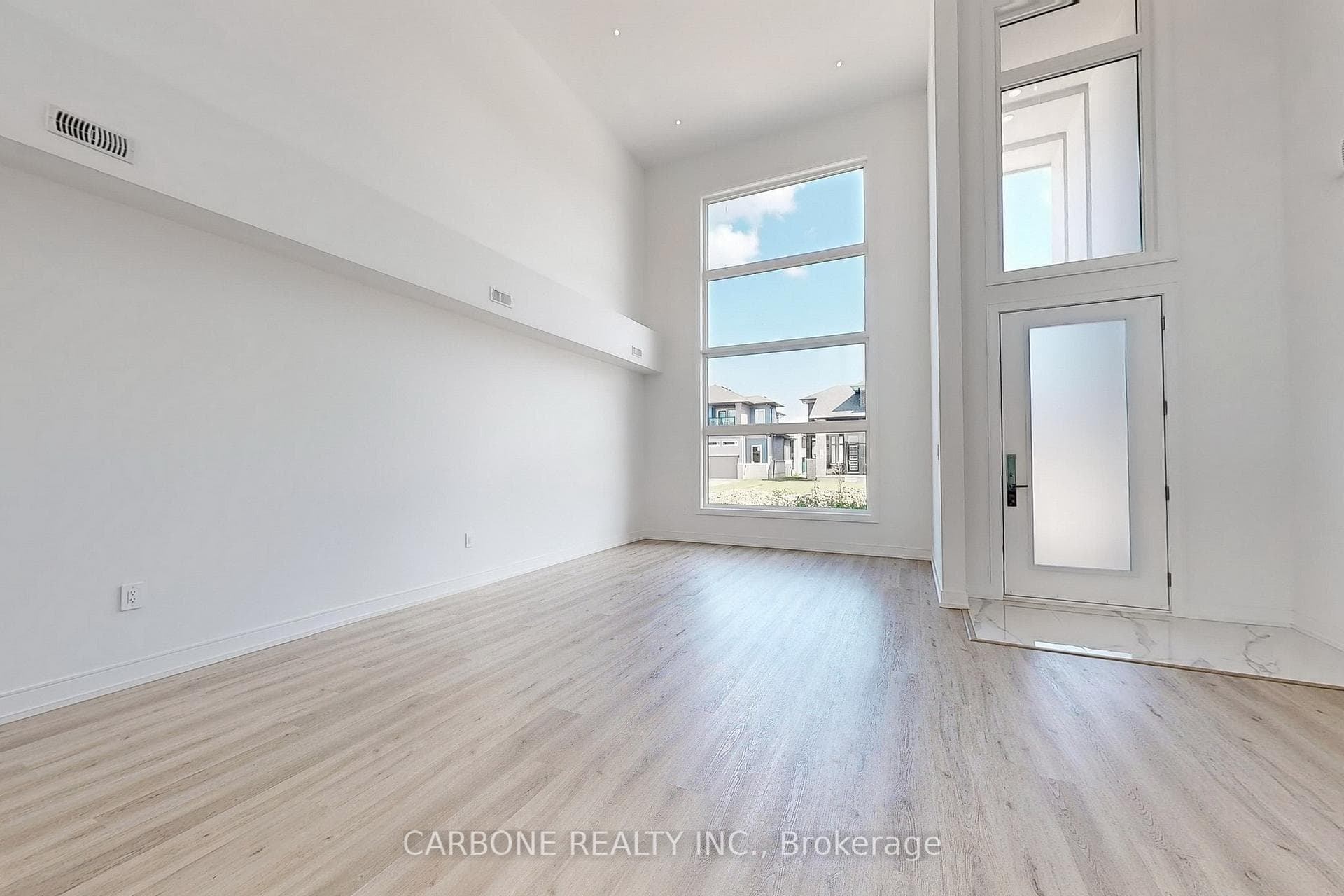 3781 Sunbank Crescent photo 3