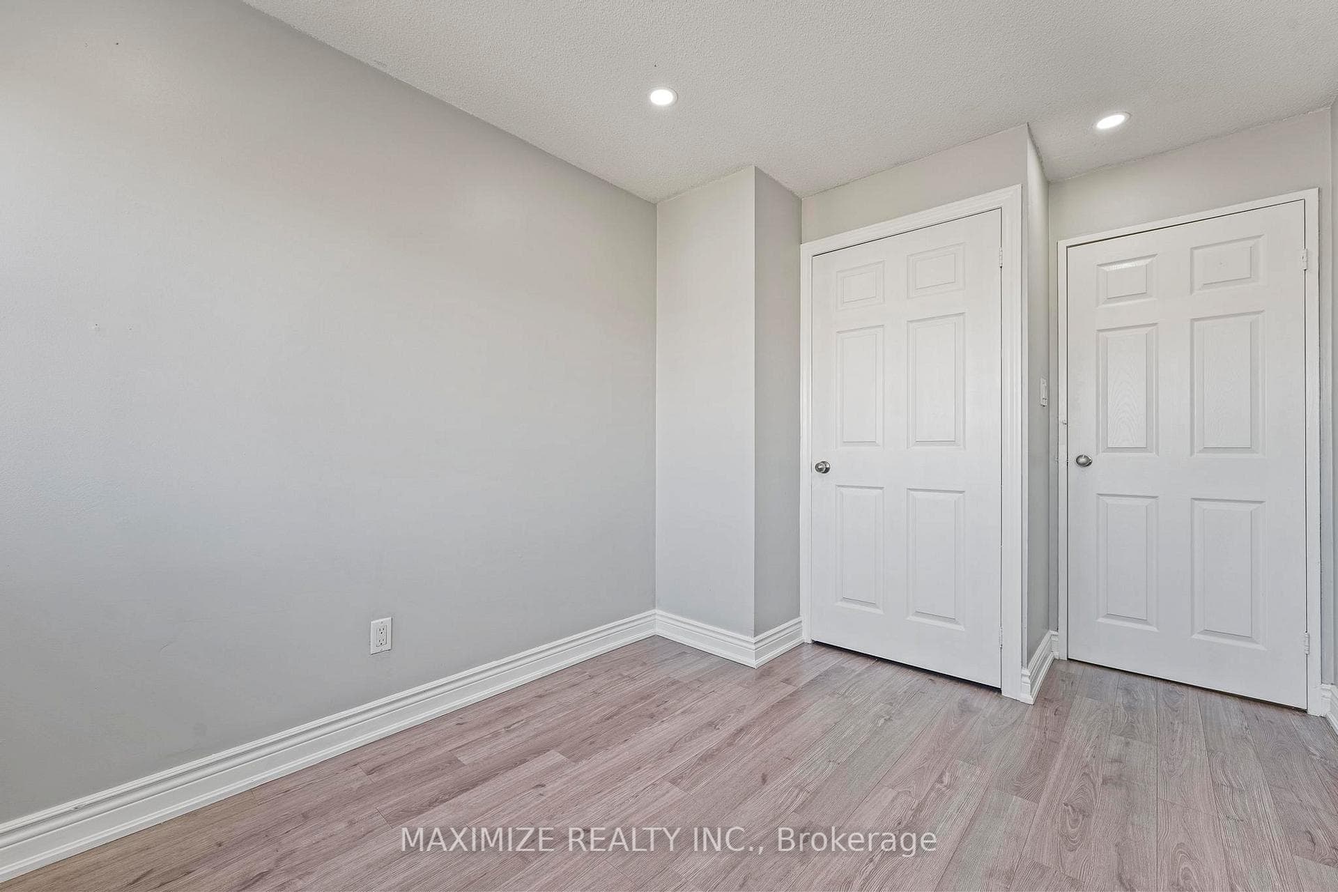 1055 Dundas Street Unit 192 photo 4