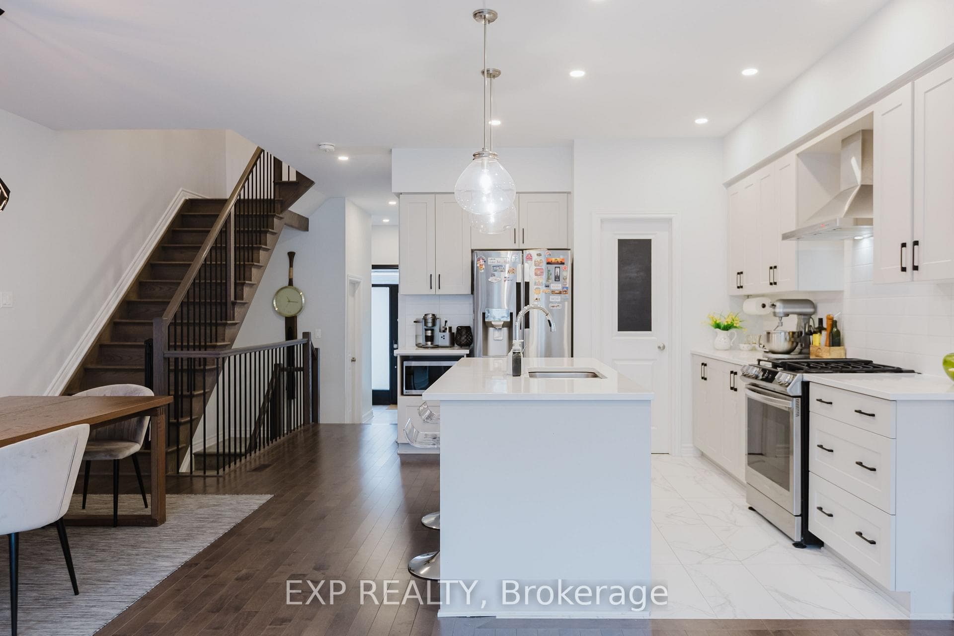 771 CAIRN Crescent photo 9