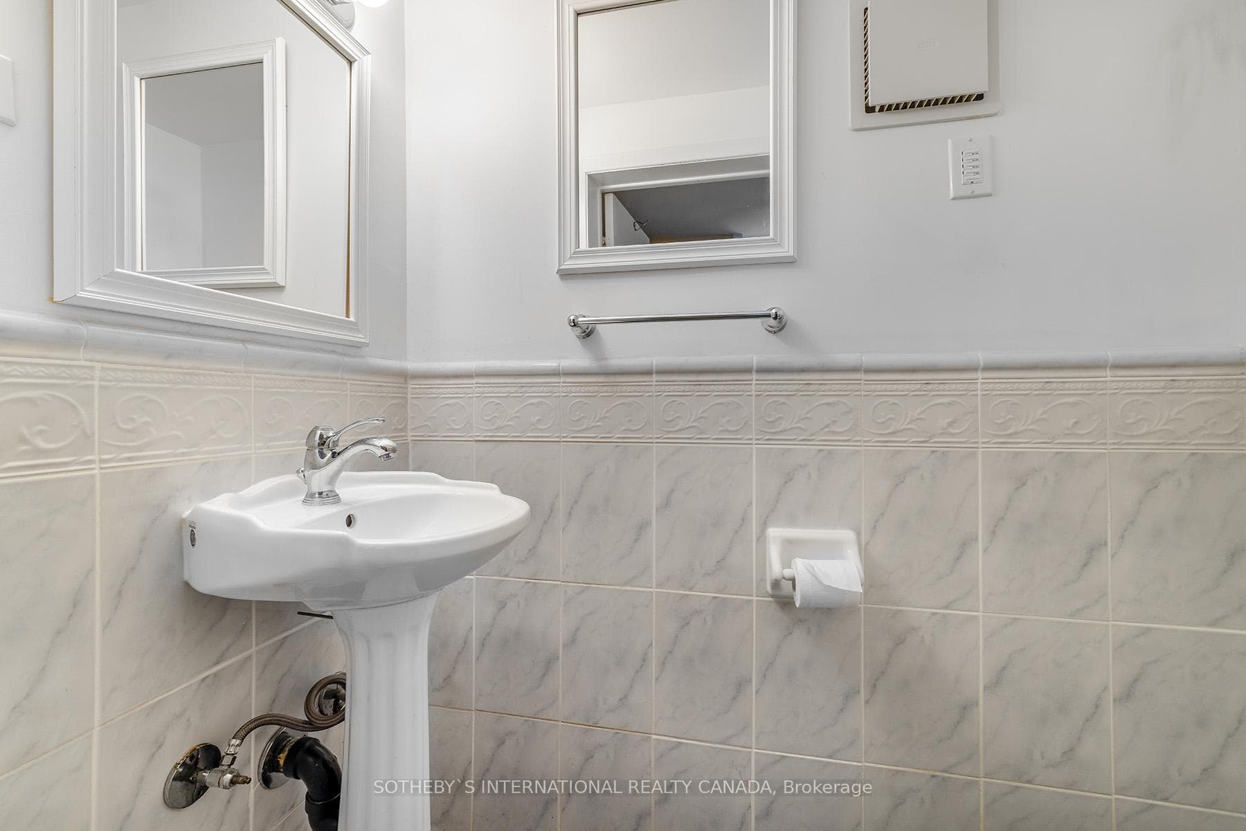 Convenient 2-piece powder room