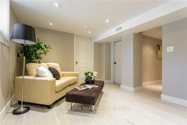 17 Tordale Crescent photo 10
