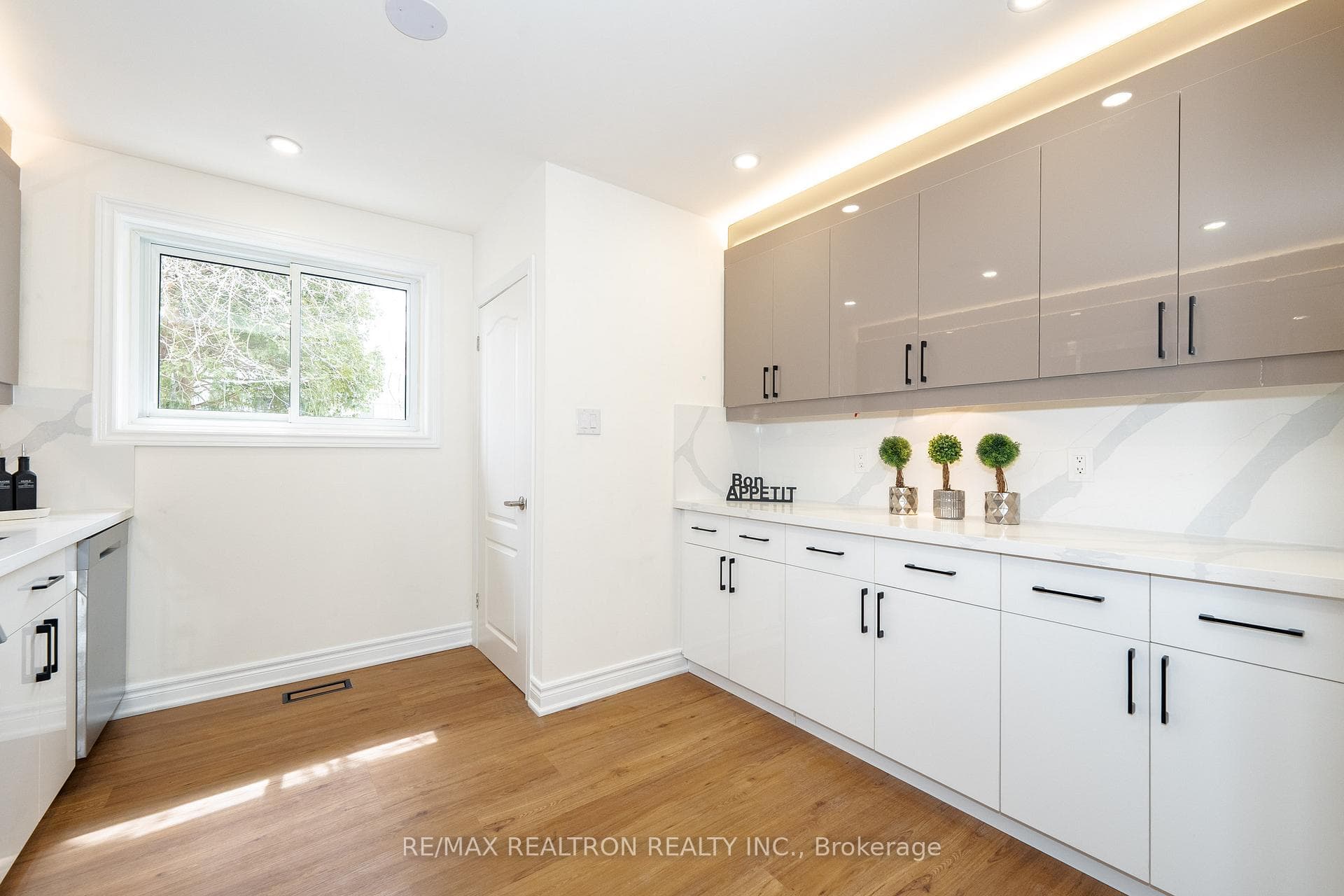 15 Richardson Drive photo 12