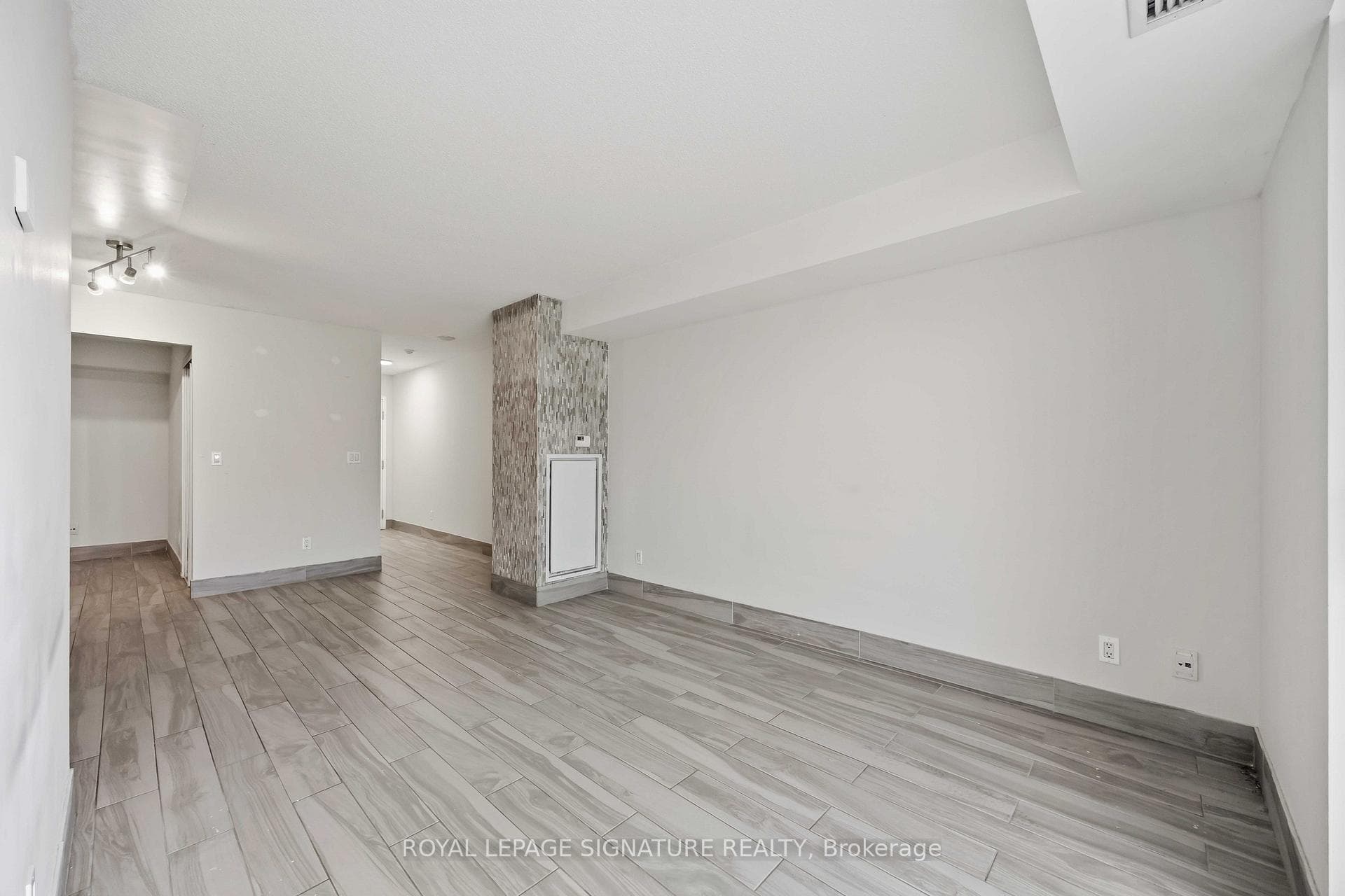 38 Joe Shuster Way Unit 1625 photo 28