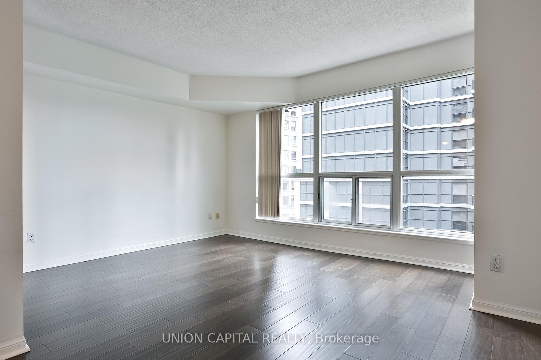 7 Carlton Street Unit 602 photo 11