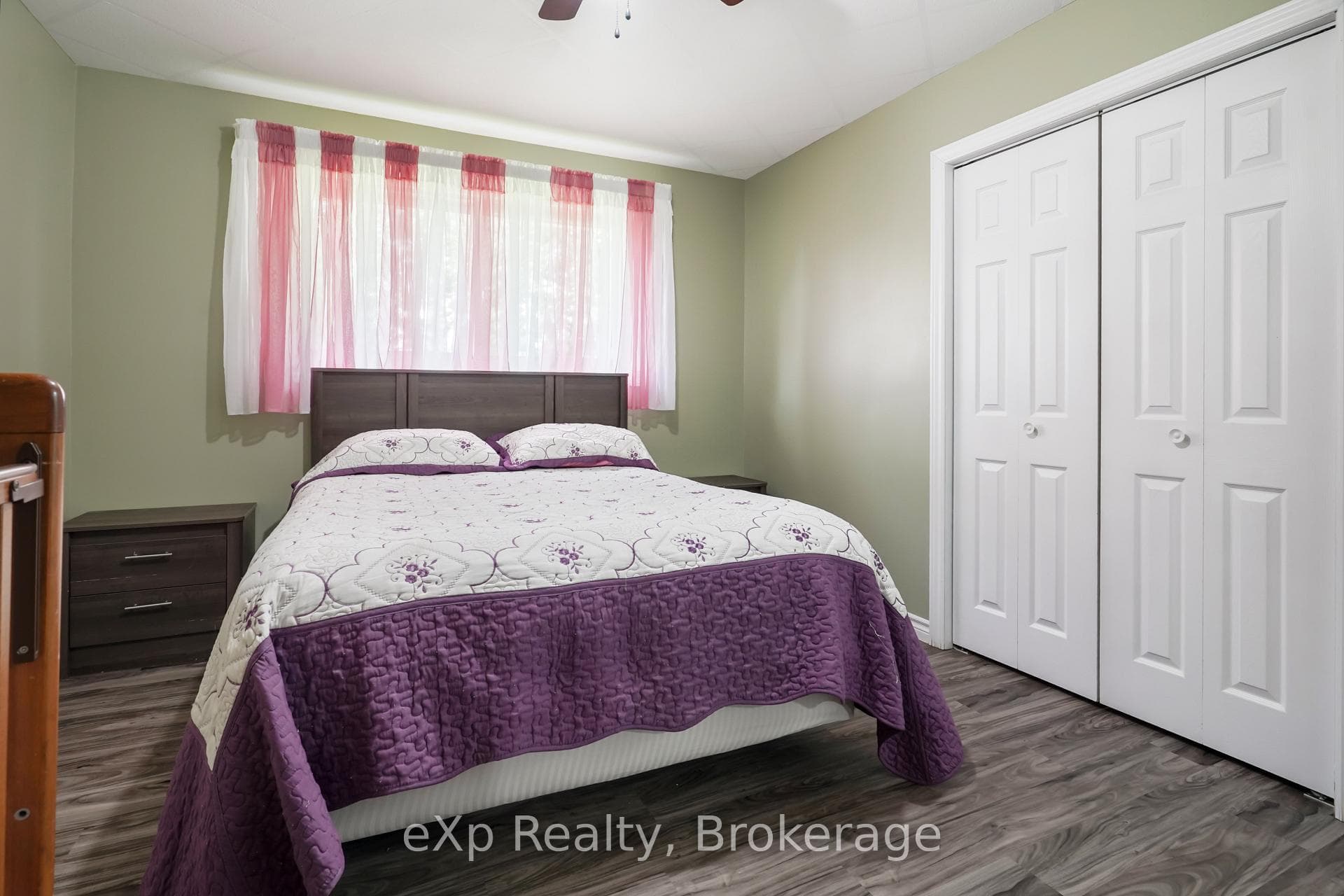 4094 Queen Street photo 18