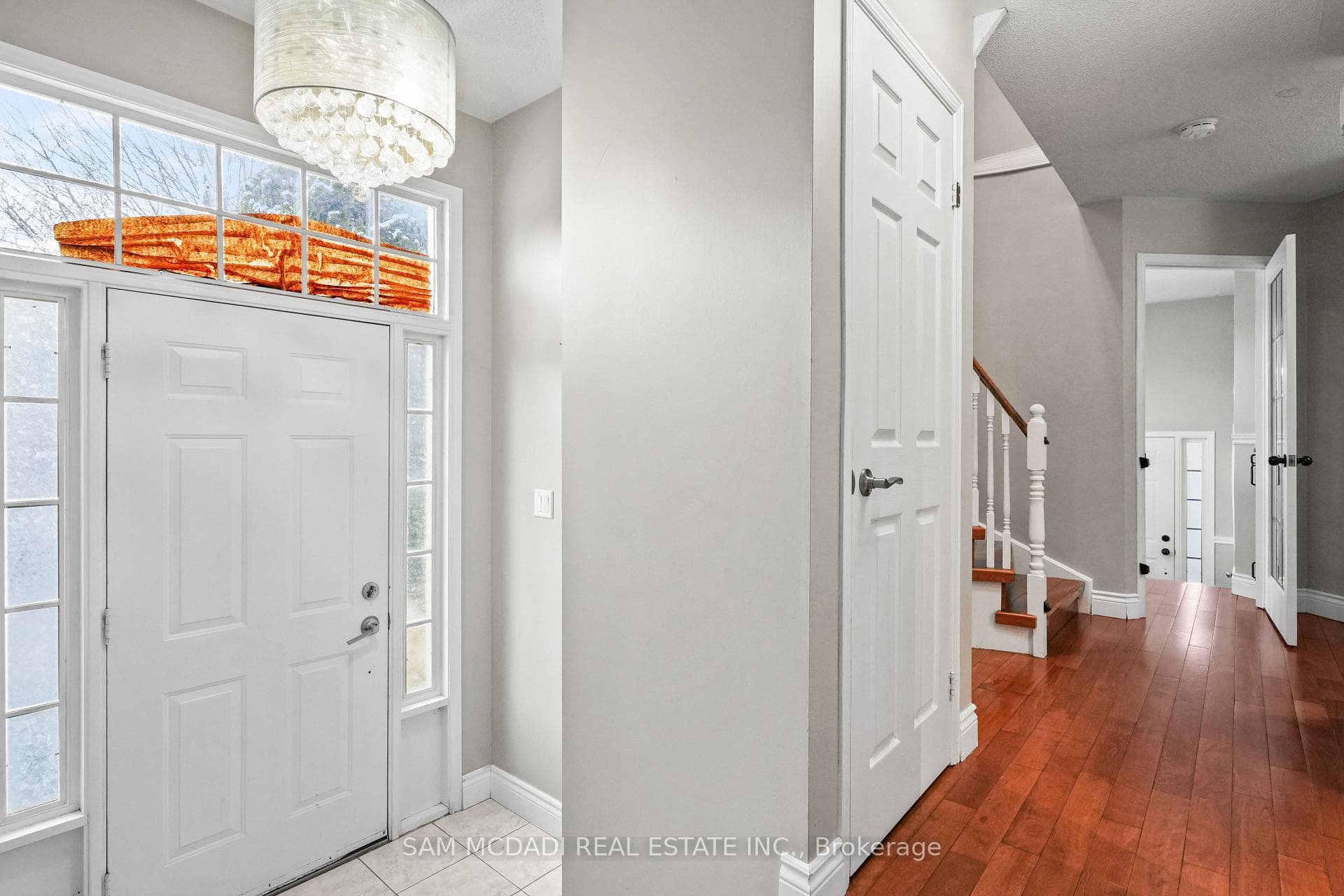 1073 Gabriel Place photo 3