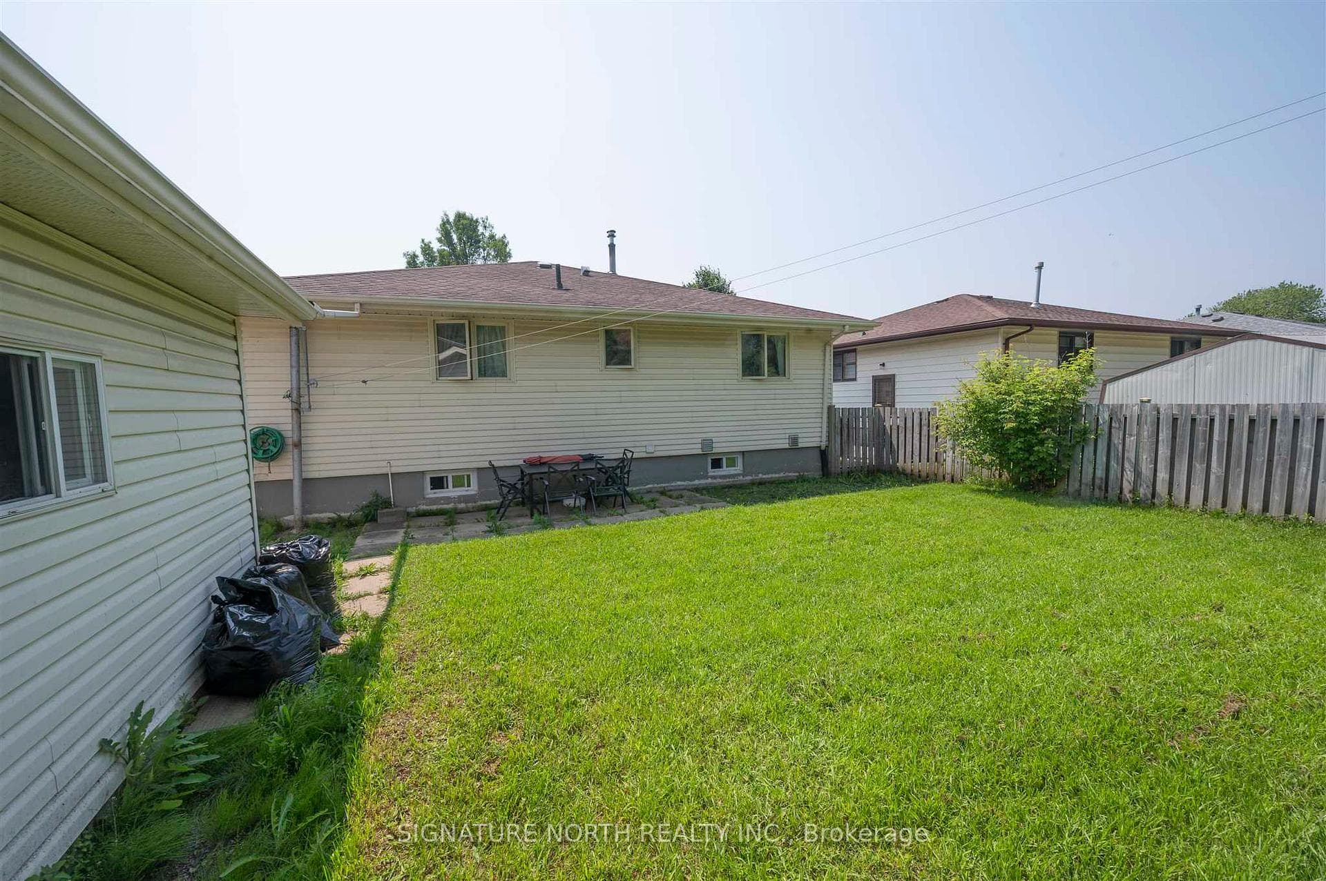 182 Seneca Crescent photo 34