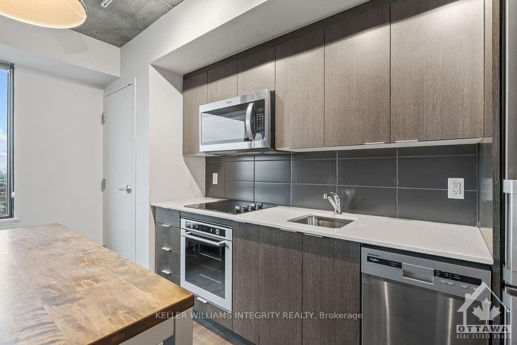 105 CHAMPAGNE Avenue Unit 1903 photo 9