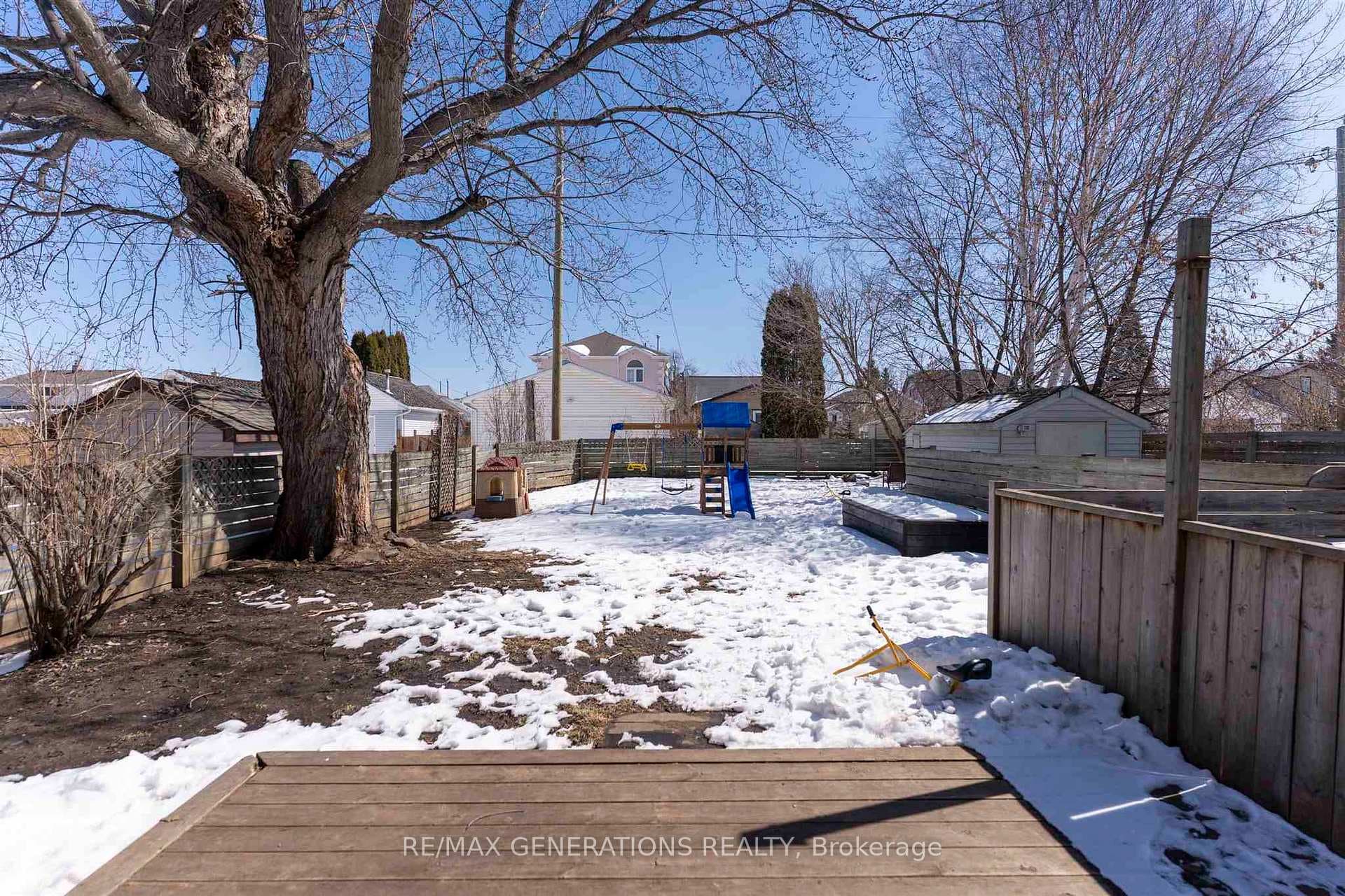 738 Bessie Avenue photo 24