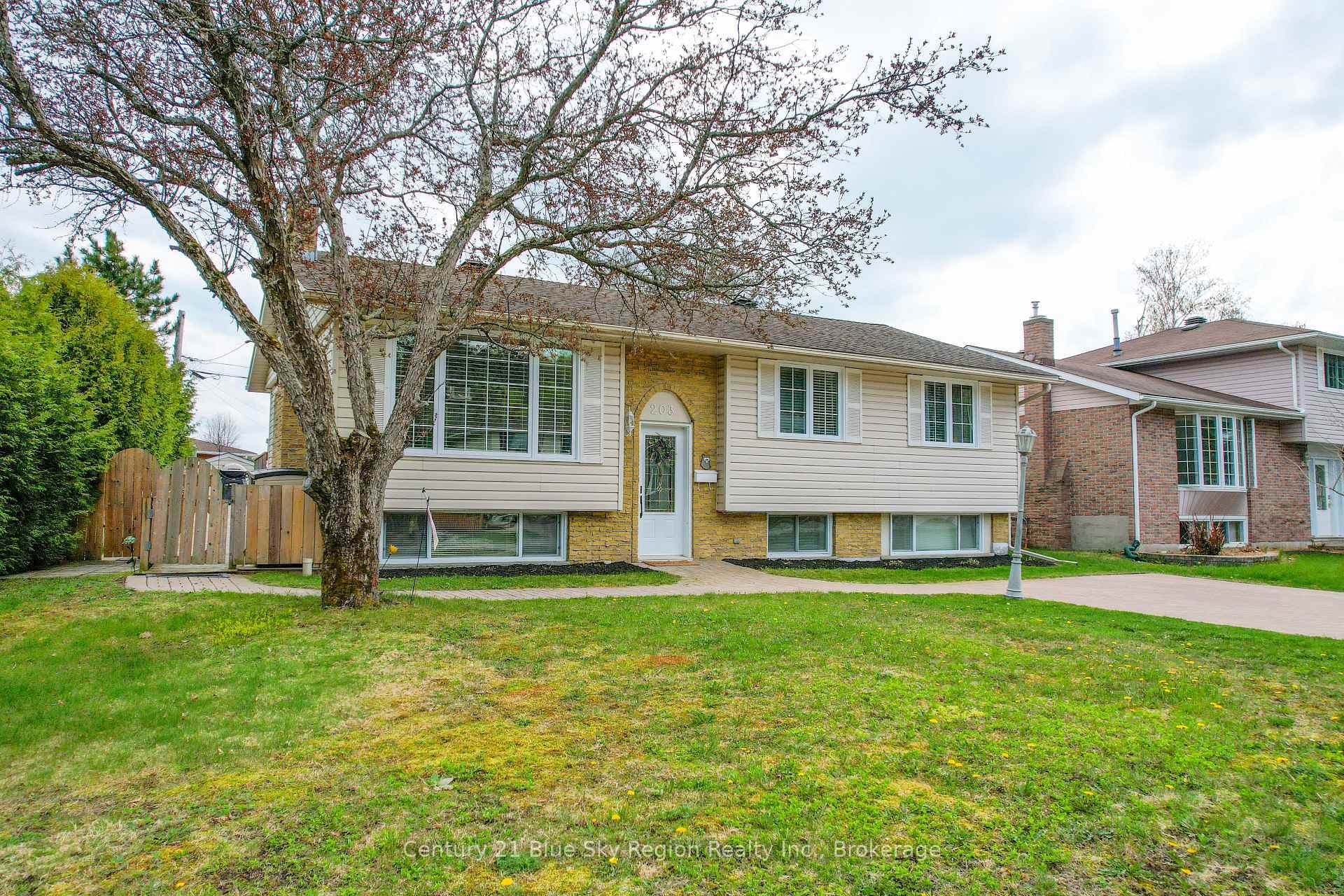 203 Rancier Street photo 2