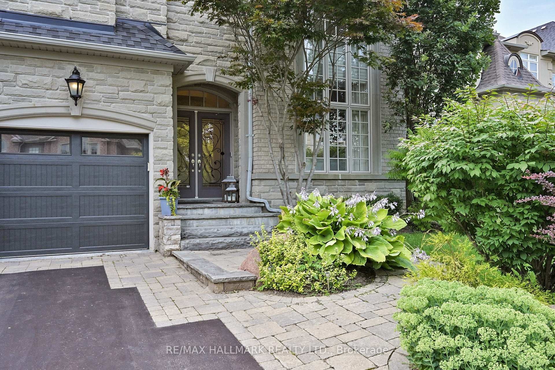 436 Paradelle Drive photo 2