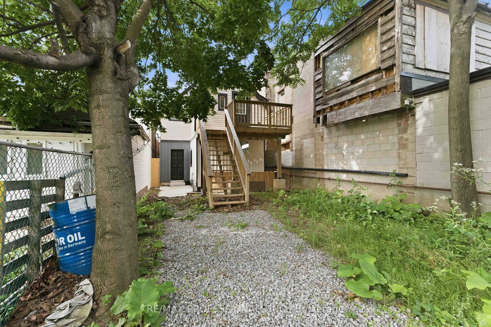 759 Barton Street photo 41