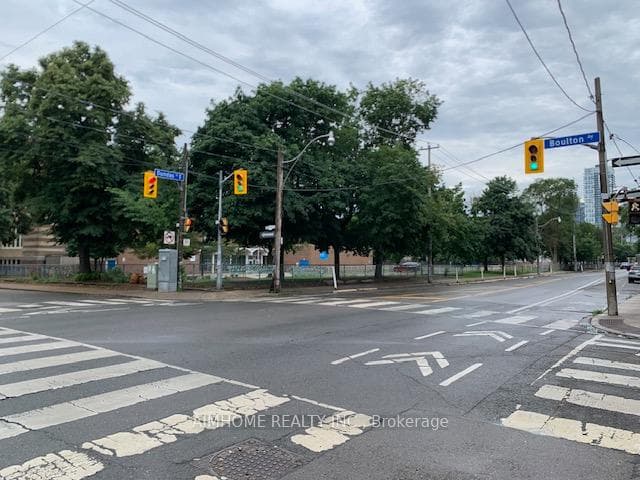966 Dundas Street photo 10