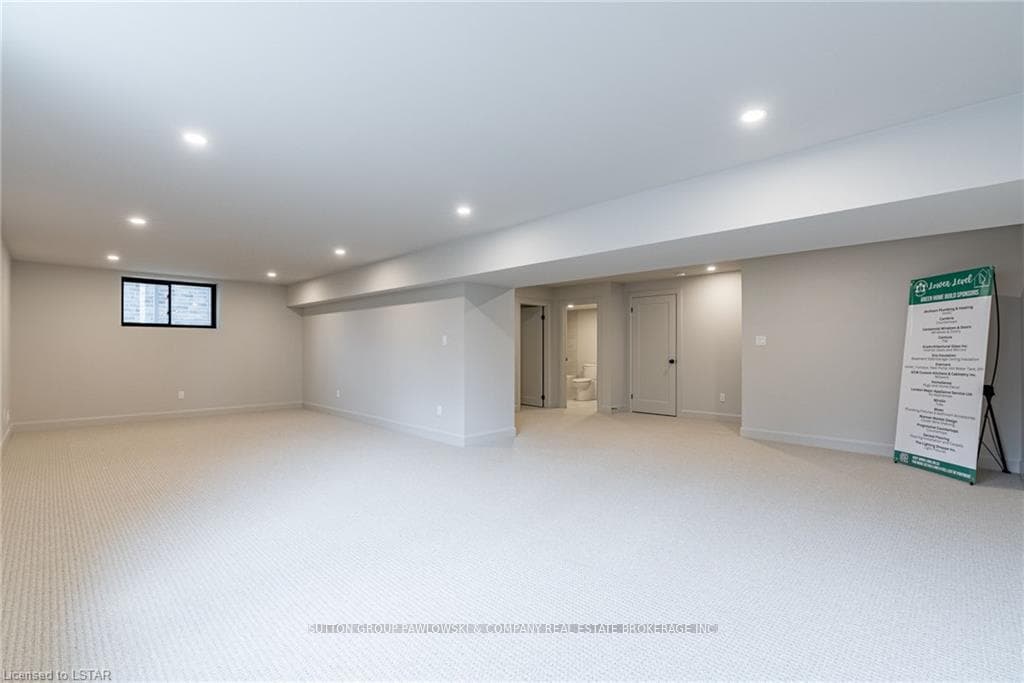 1096 RIVERBEND Road photo 42