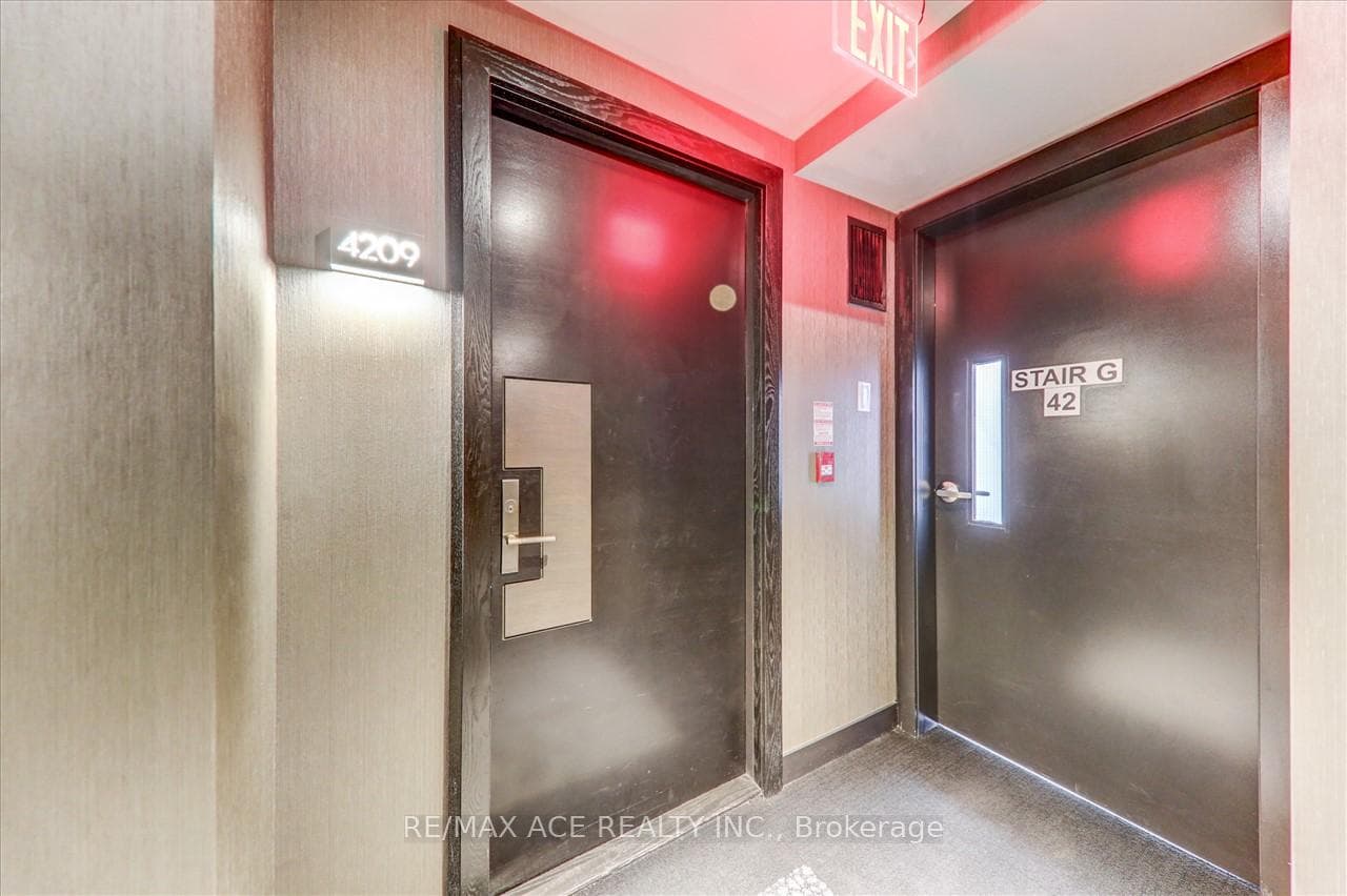 65 St Mary Street Unit 4209 photo 3