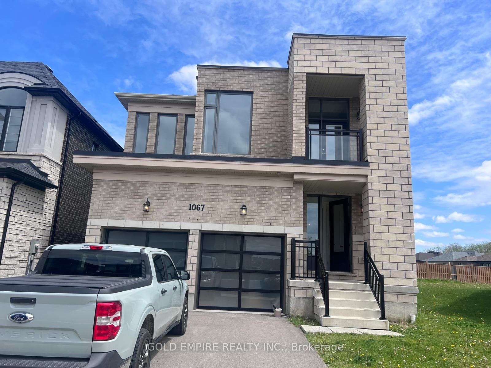 1067 EDINBURGH Drive photo 2