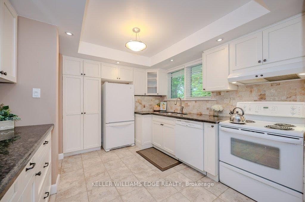 222 Wales Crescent photo 6