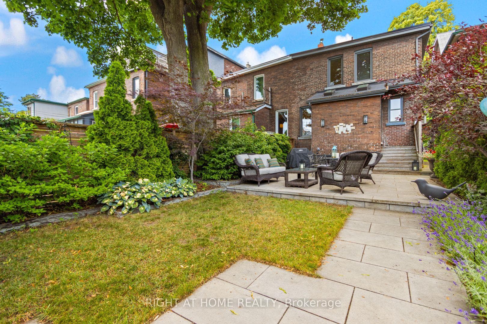 83 Grenadier Road photo 32