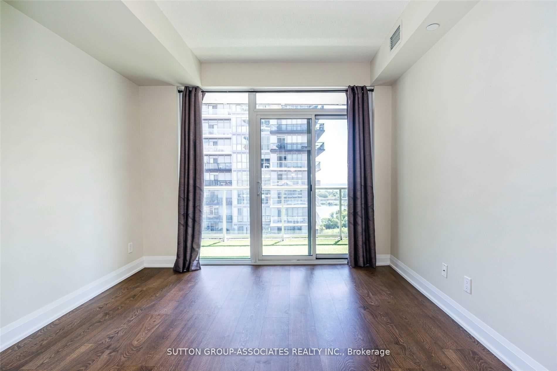 56 Annie Craig Drive Unit 803 photo 4