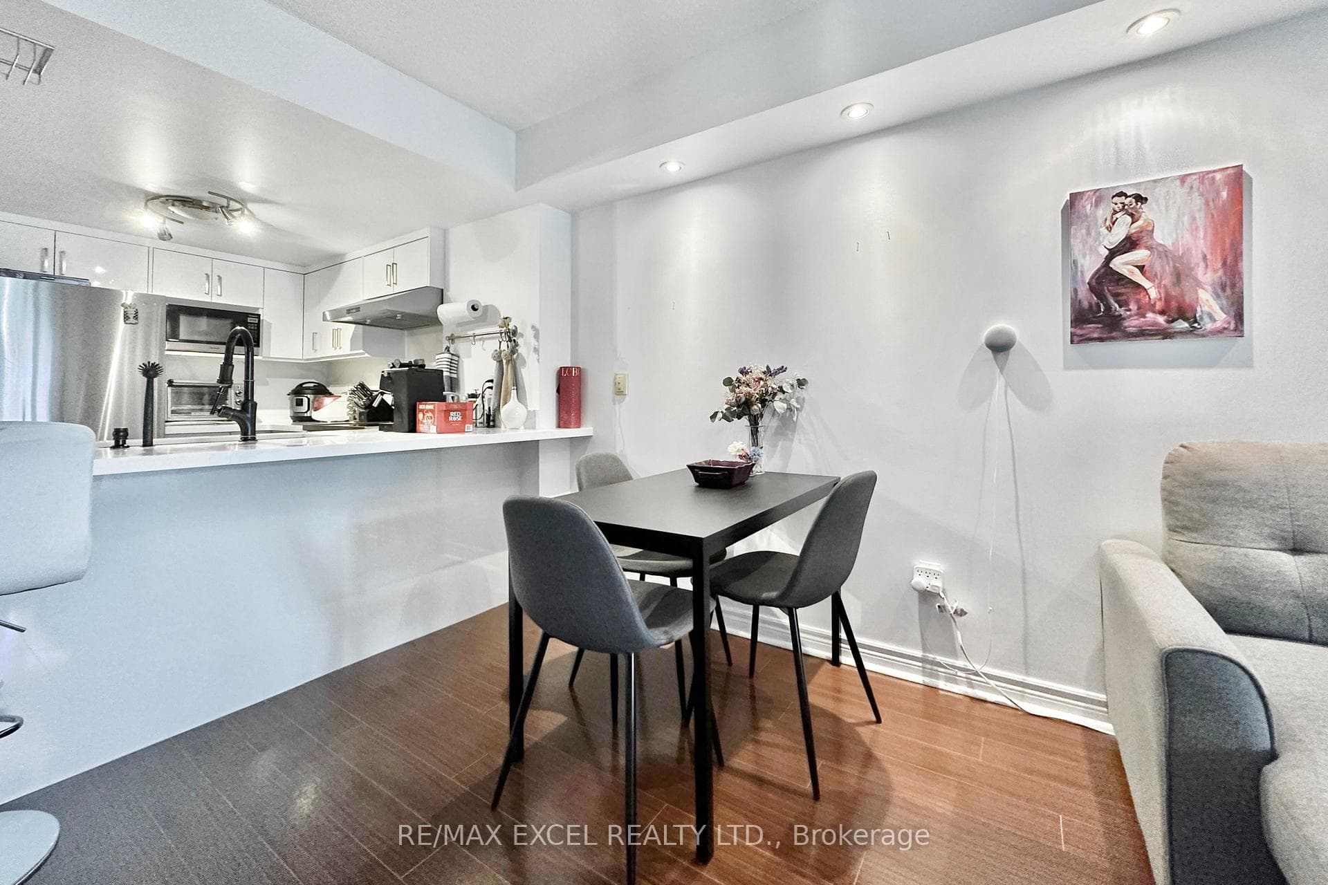 135 Pond Drive Unit 206 photo 9